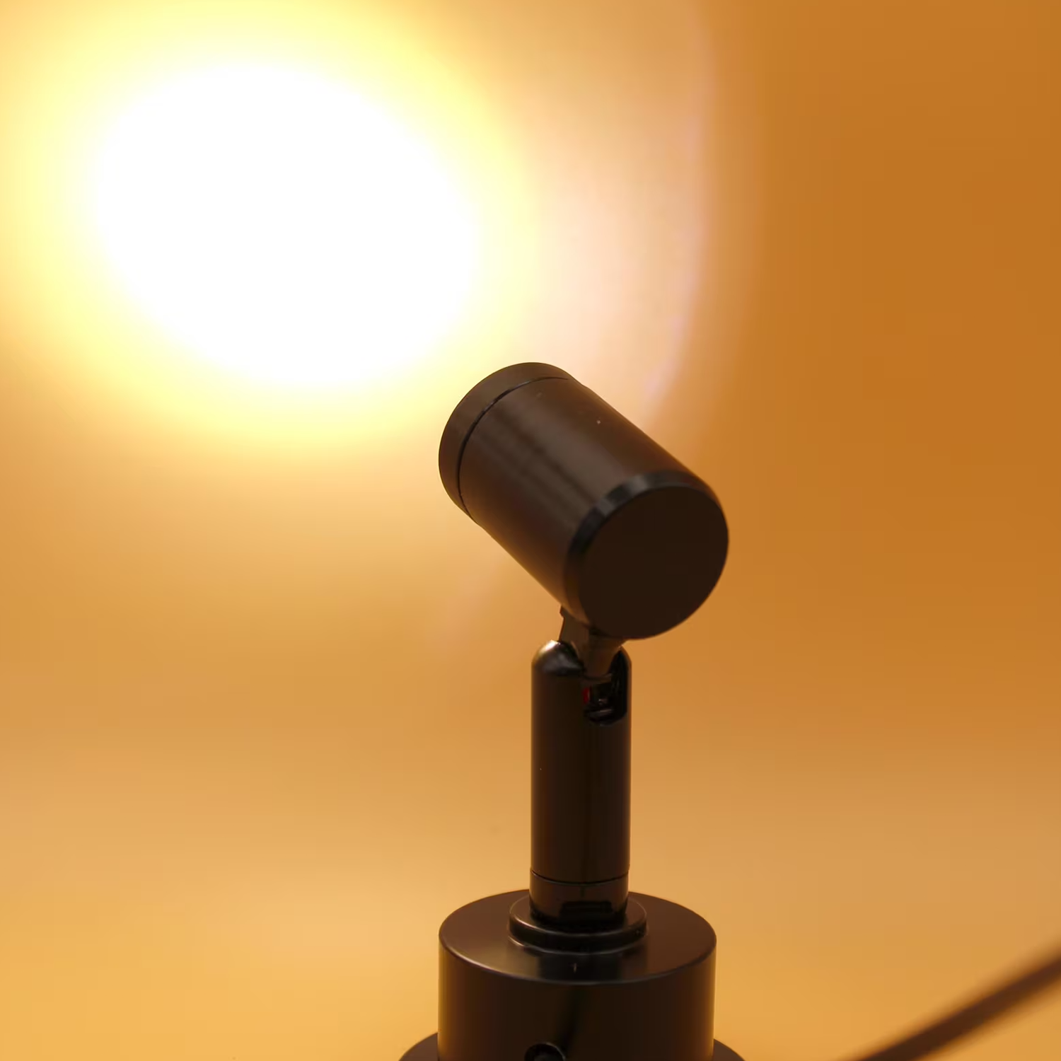 Adjustable USB Powered Mini LED Spotlight, Directional Focus Lighting For Miniature Scenes And Collectible Displays Light