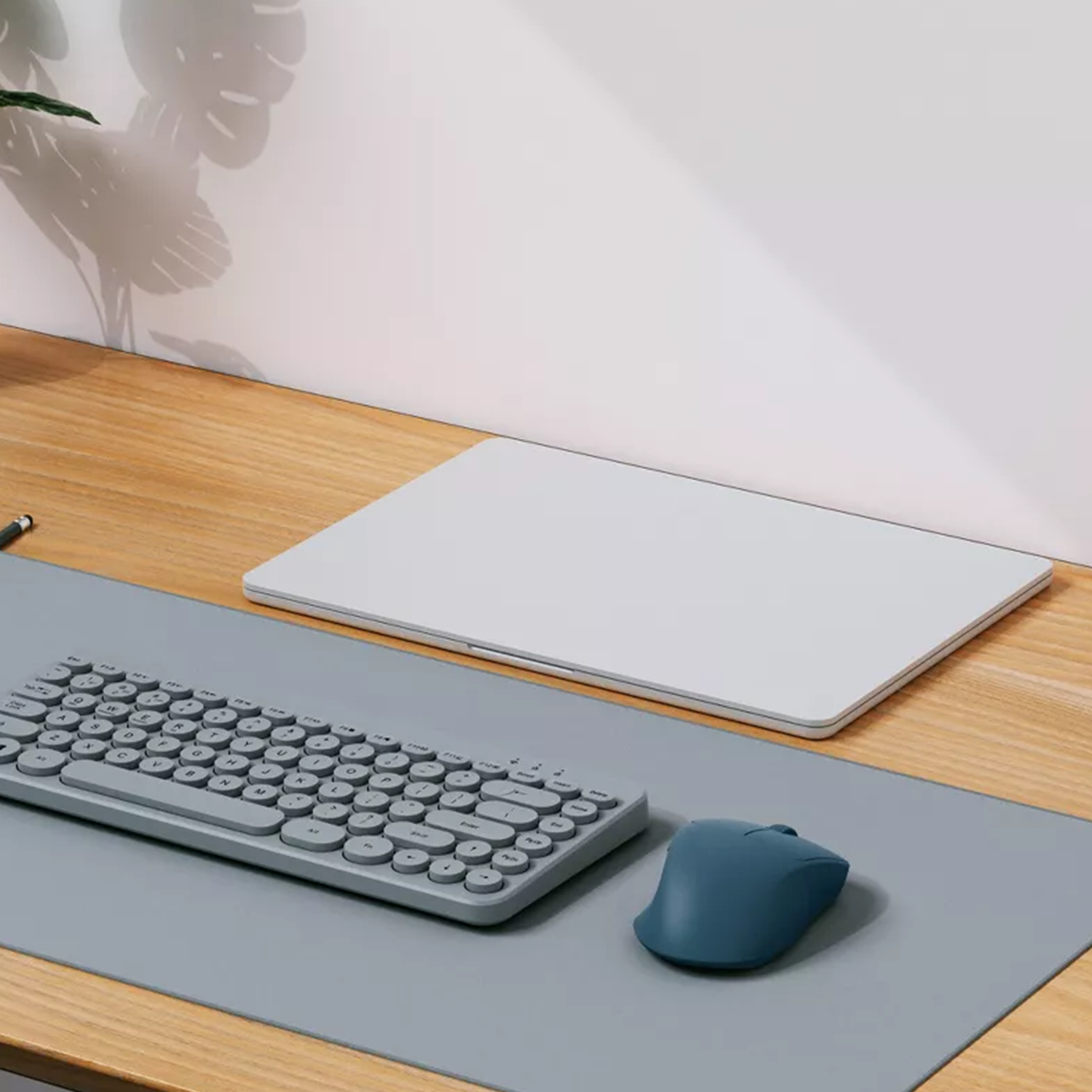 Curved Profile Rechargeable Wireless Mouse, Multi-Button Cordless Cursor With Neat Cable-Free Layout For Home And Workplace